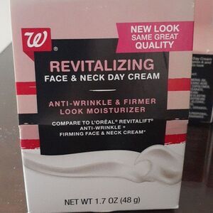Walgreens Revitalizing Face & Neck Day Cream Anti-wrinkle Moisturizer New